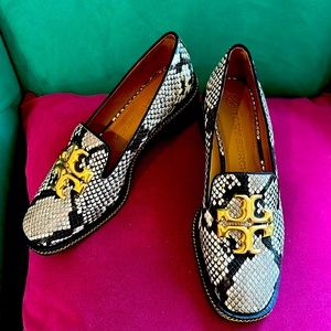 Tory Burch python look and gold chain loafer shoes FABULOUS!